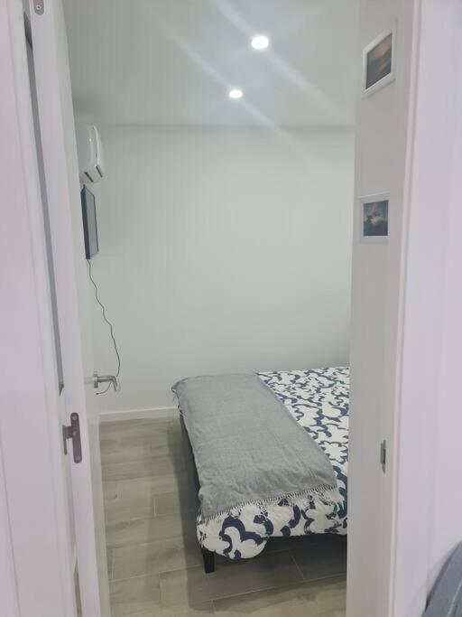 "Linda'S Guest House" Beach House With Private Patio & Hot Tub, 3 Min From The Beach Costa de Caparica Exteriör bild