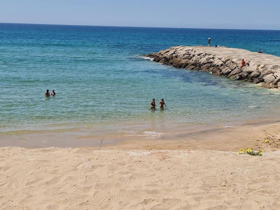 "Linda'S Guest House" Beach House With Private Patio & Hot Tub, 3 Min From The Beach Costa de Caparica Exteriör bild