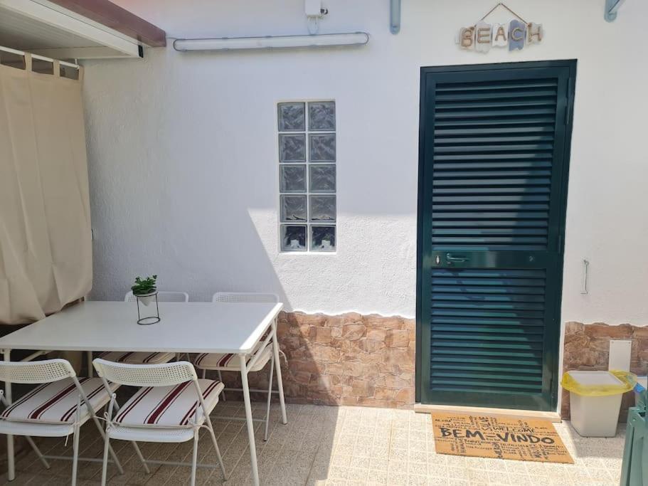 "Linda'S Guest House" Beach House With Private Patio & Hot Tub, 3 Min From The Beach Costa de Caparica Exteriör bild