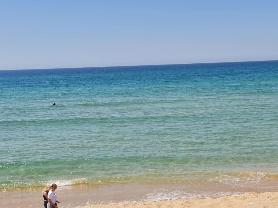 "Linda'S Guest House" Beach House With Private Patio & Hot Tub, 3 Min From The Beach Costa de Caparica Exteriör bild