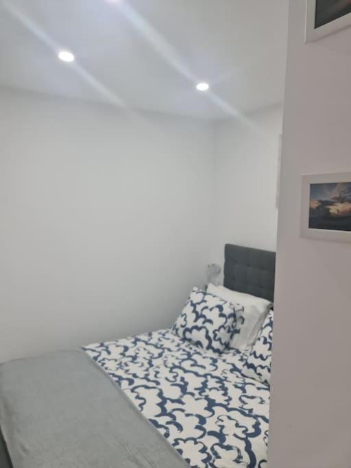 "Linda'S Guest House" Beach House With Private Patio & Hot Tub, 3 Min From The Beach Costa de Caparica Exteriör bild