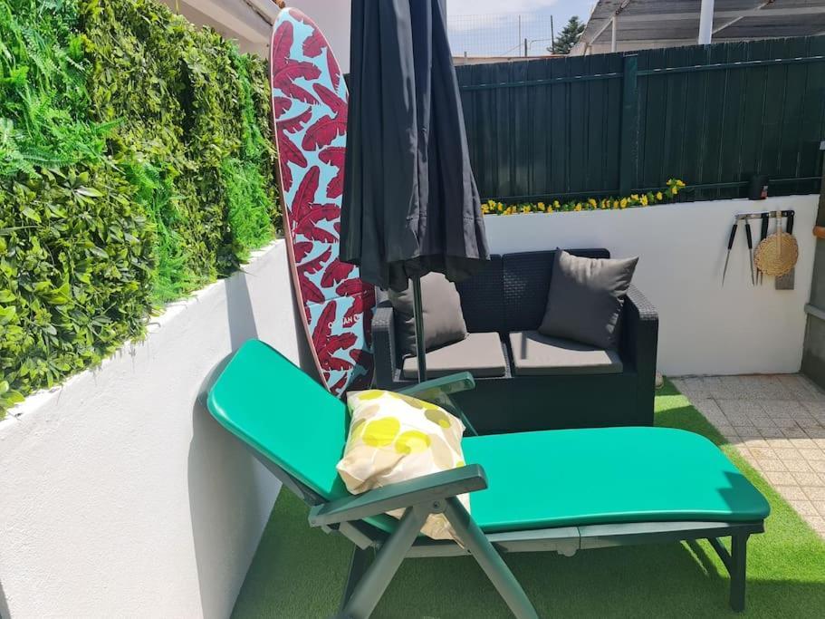 "Linda'S Guest House" Beach House With Private Patio & Hot Tub, 3 Min From The Beach Costa de Caparica Exteriör bild